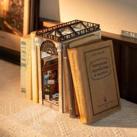 The “Arcade Dating Scene” Book Nook—A Parisian Mini World with Touch LEDs & Dust Cover