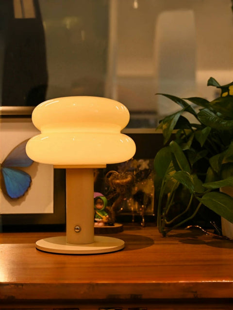 Cream-Style Glass “Egg Tart” Table Lamp