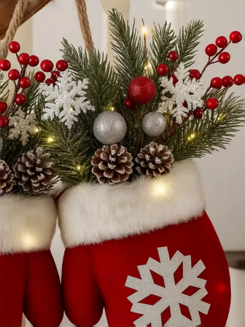 Christmas Gloves Wreath Ornament (LED/Non-LED)