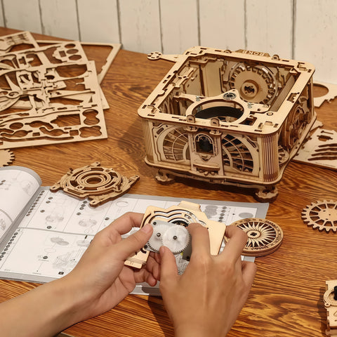 DIY Hand-Crank Classic Gramophone Wooden Puzzle Kit (LKB01, 424pcs)